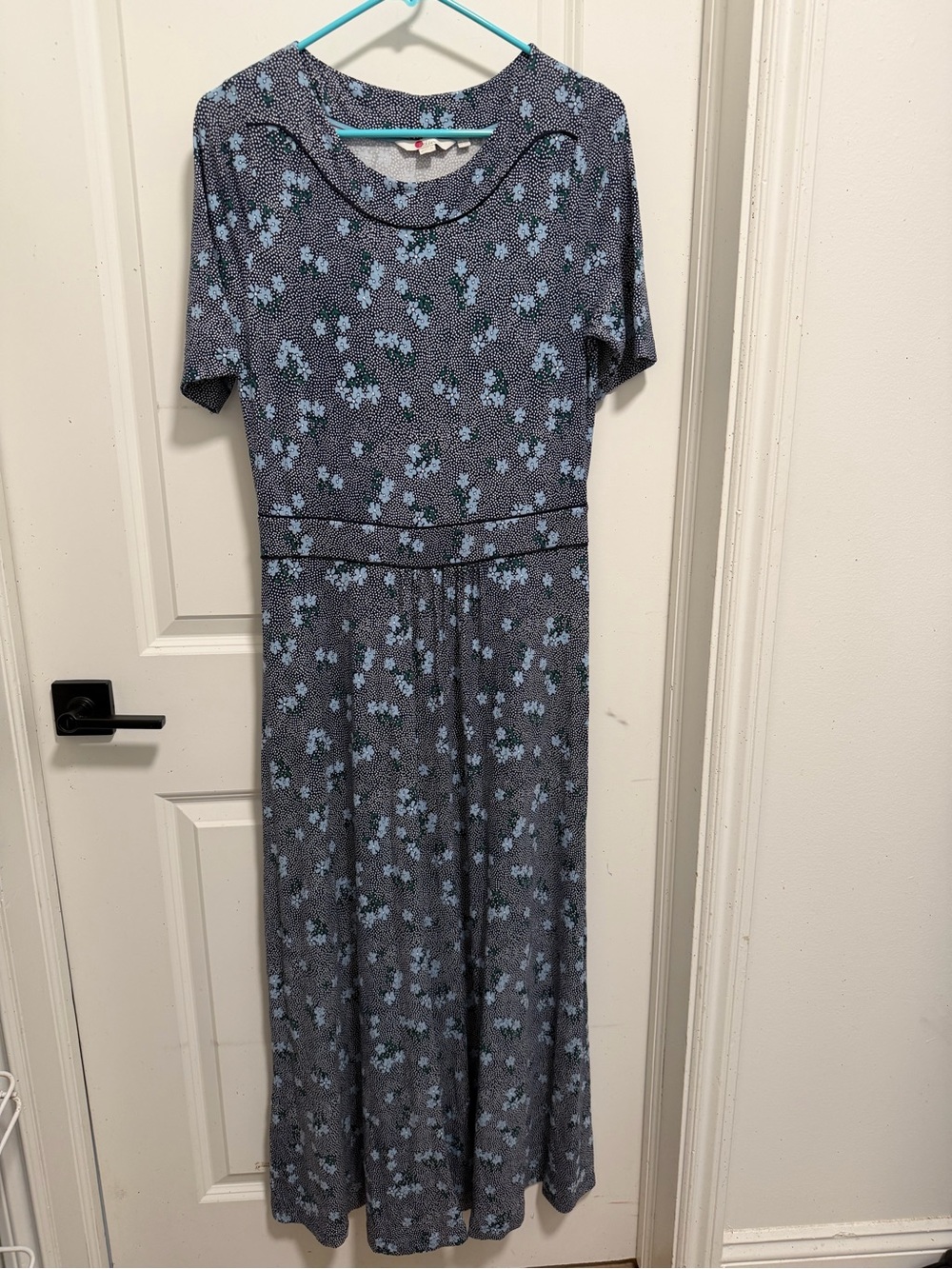 Boden Short Sleeve Floral Midi Dress in Blue and light blue